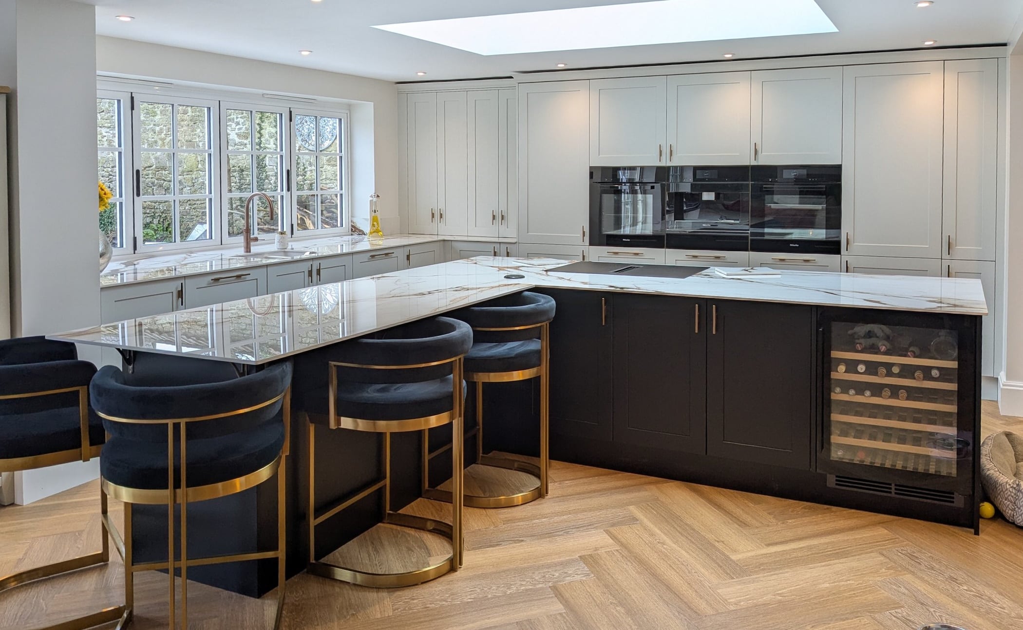Grey and blue traditional kitchen